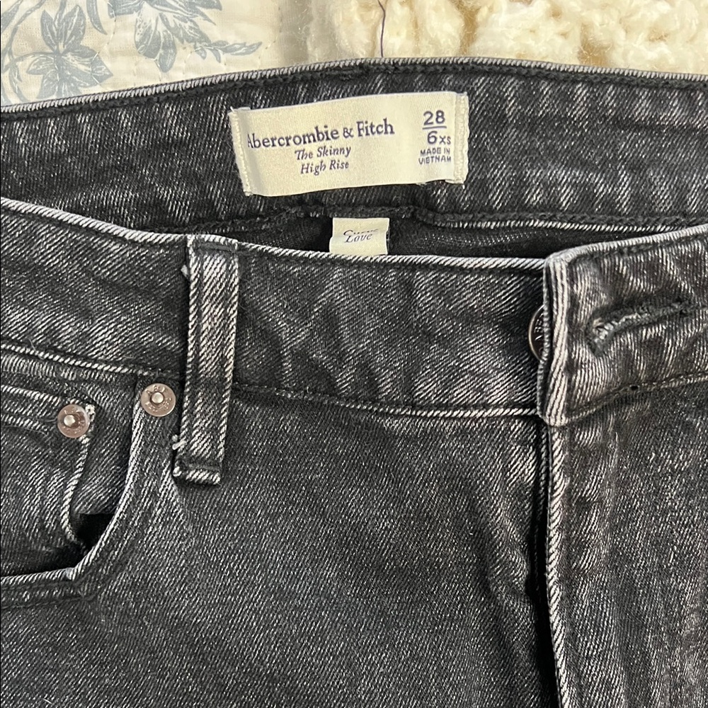 Abercrombie & Fitch Metallic Gray High Rise Jeans size 28/6xs